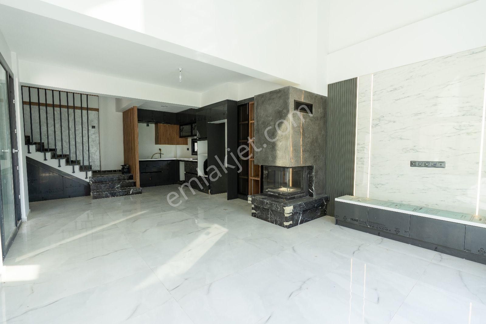 Kuşadasında Avm'lere Yakın Özel Havuzlu 4+1 Bahçeli Villa - Görsel 11