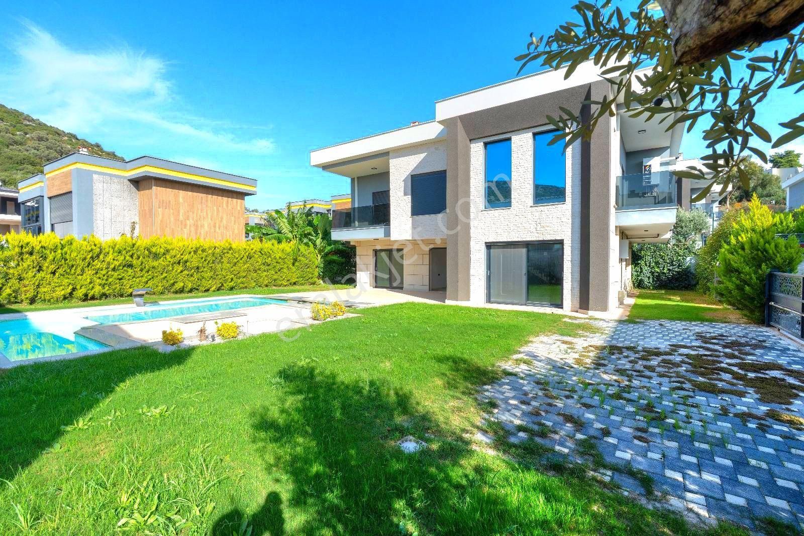 Kuşadasında Avm'lere Yakın Özel Havuzlu 4+1 Bahçeli Villa - Görsel 4