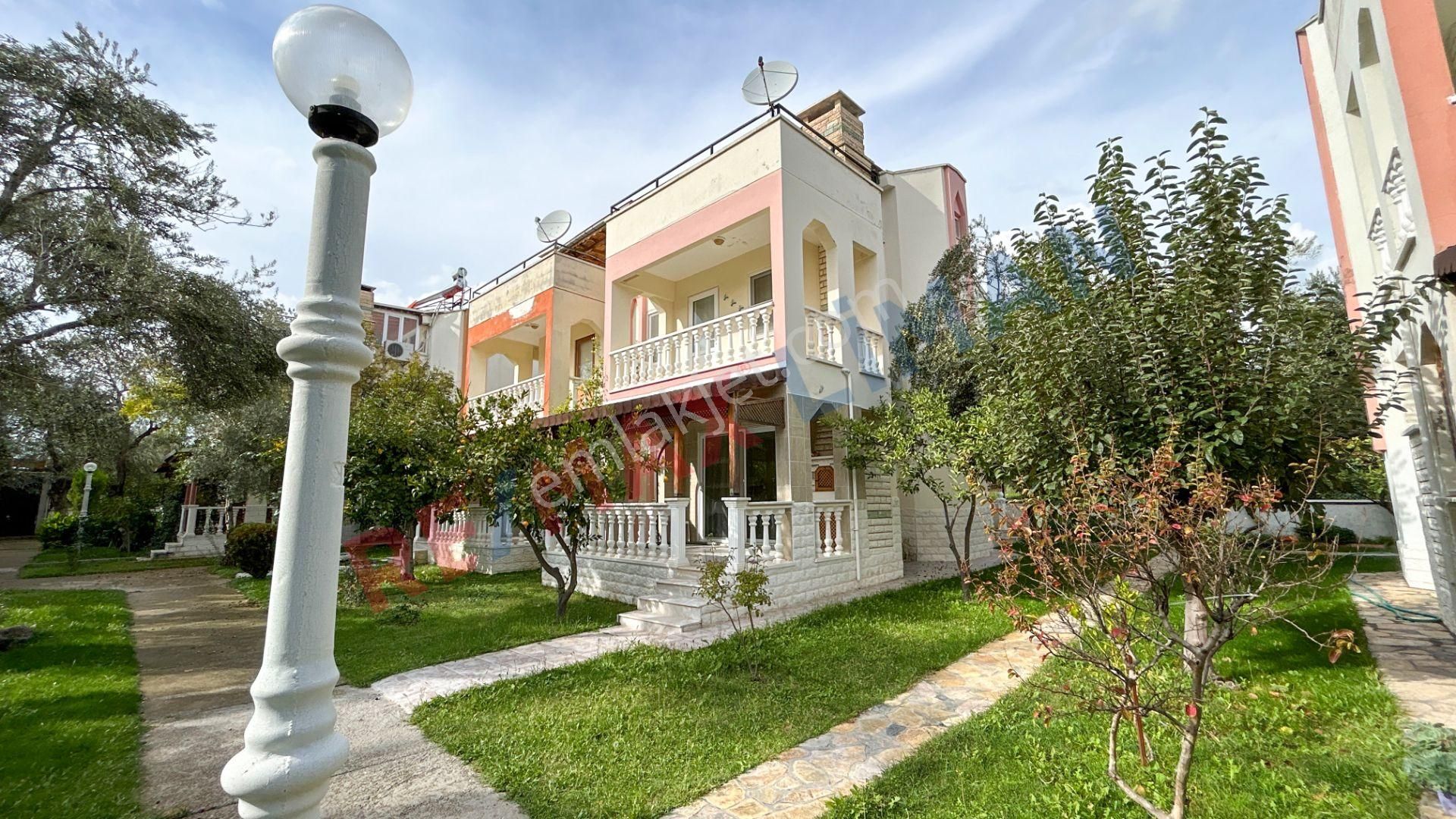 Edremit Güre Tahtakuşlar'da 3+1 Havuzlu Satılık Triplex Villa