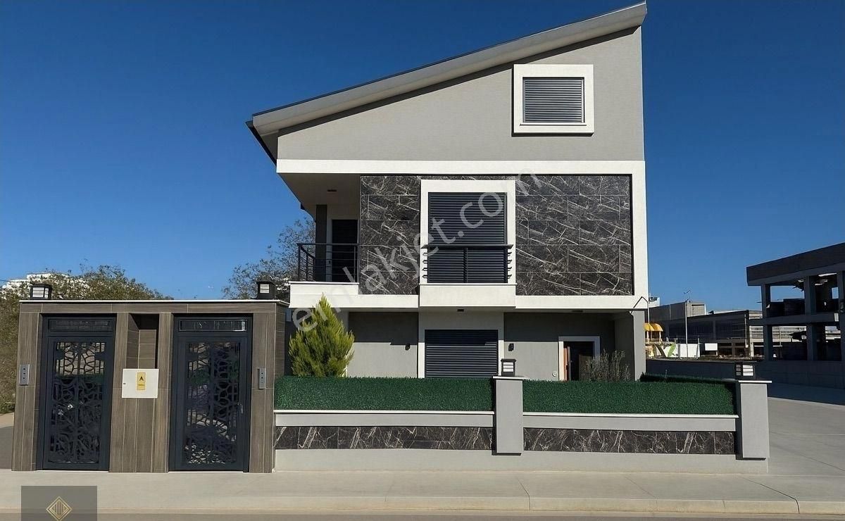 Didim’de Satılık 3+1 Villa Müstakil Bahçeli Geniş Teraslı Merkezi Konumda Altınkuma Araç İle 6 Dk