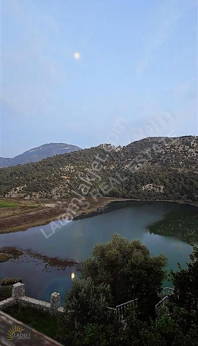 İncebel Tatil Sitesinde Manzaralı Villa