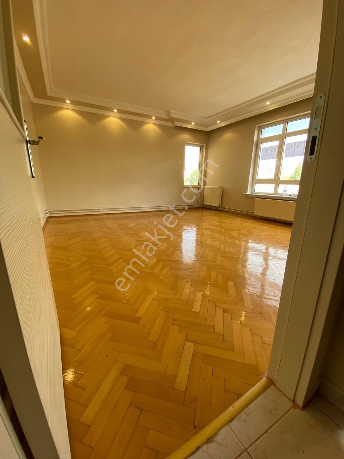 Göraldan Çetin Emeç Yakını Öveçler Vadisi Yanı Ara Kat 3+1 Full Yapılı