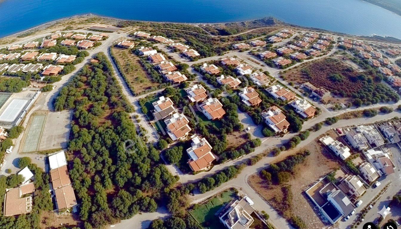 Akarca Zümrüt Evler'de, Köşe Konumda 340 M2, Tripleks Projeli - Görsel 2