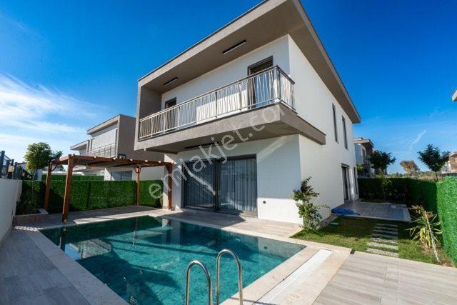 Kuşadası Soğucak Sahilde Denize Yakın Özel Havuzlu 4+1 Villa - Görsel 2