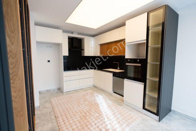 Kuşadası Soğucak Sahilde Denize Yakın Özel Havuzlu 4+1 Villa - Görsel 10