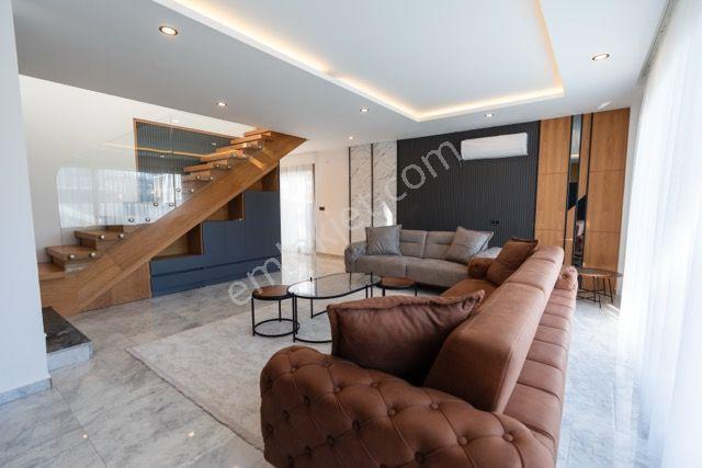 Kuşadası Soğucak Sahilde Denize Yakın Özel Havuzlu 4+1 Villa - Görsel 16