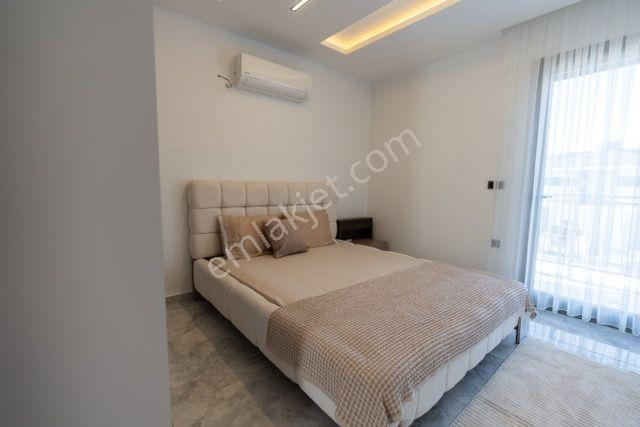 Kuşadası Soğucak Sahilde Denize Yakın Özel Havuzlu 4+1 Villa - Görsel 29