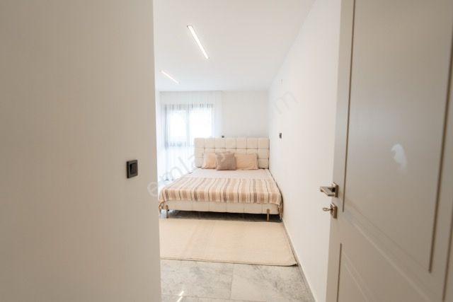 Kuşadası Soğucak Sahilde Denize Yakın Özel Havuzlu 4+1 Villa - Görsel 23