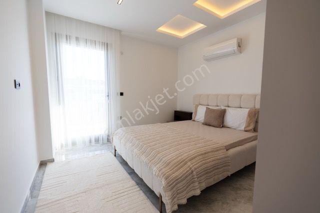 Kuşadası Soğucak Sahilde Denize Yakın Özel Havuzlu 4+1 Villa - Görsel 25