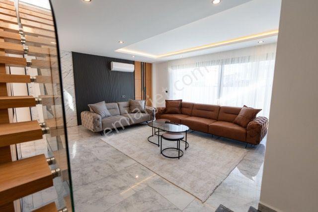 Kuşadası Soğucak Sahilde Denize Yakın Özel Havuzlu 4+1 Villa - Görsel 12