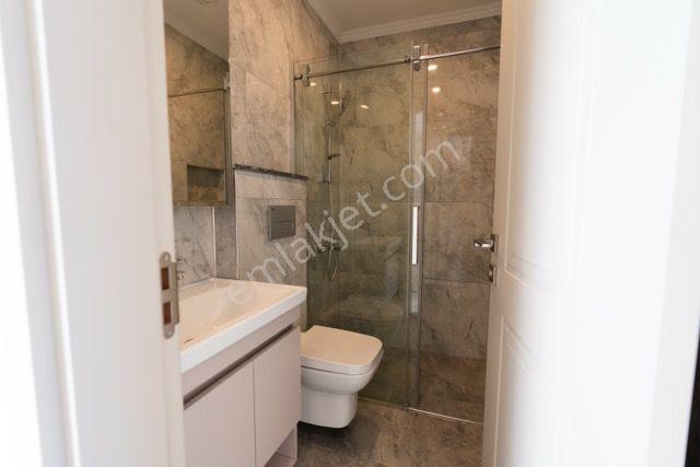 Kuşadası Soğucak Sahilde Denize Yakın Özel Havuzlu 4+1 Villa - Görsel 31
