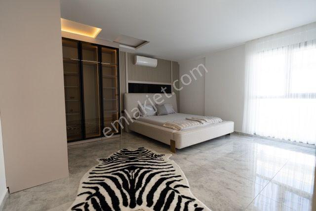 Kuşadası Soğucak Sahilde Denize Yakın Özel Havuzlu 4+1 Villa - Görsel 26