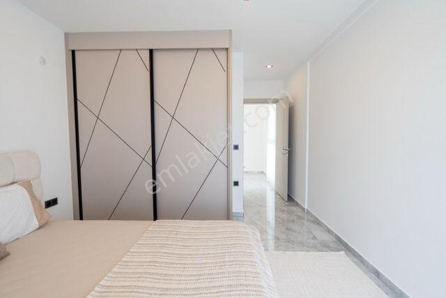 Kuşadası Soğucak Sahilde Denize Yakın Özel Havuzlu 4+1 Villa - Görsel 27