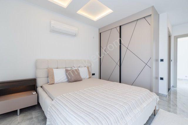 Kuşadası Soğucak Sahilde Denize Yakın Özel Havuzlu 4+1 Villa - Görsel 22