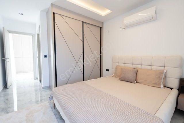 Kuşadası Soğucak Sahilde Denize Yakın Özel Havuzlu 4+1 Villa - Görsel 30
