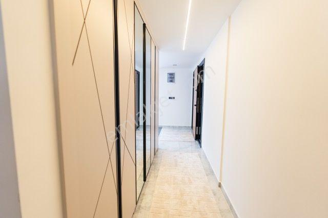 Kuşadası Soğucak Sahilde Denize Yakın Özel Havuzlu 4+1 Villa - Görsel 17