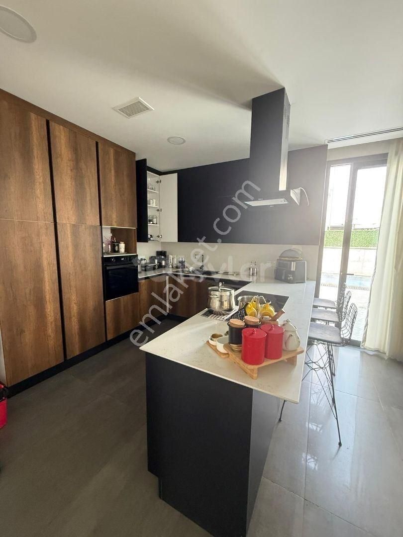 Lefkoşa Yenikent Bölgesinde Kiralık 3+1 Full Eşyalı Duplex Havuzlu Villa Kirası İse £2.500 Den - Görsel 5