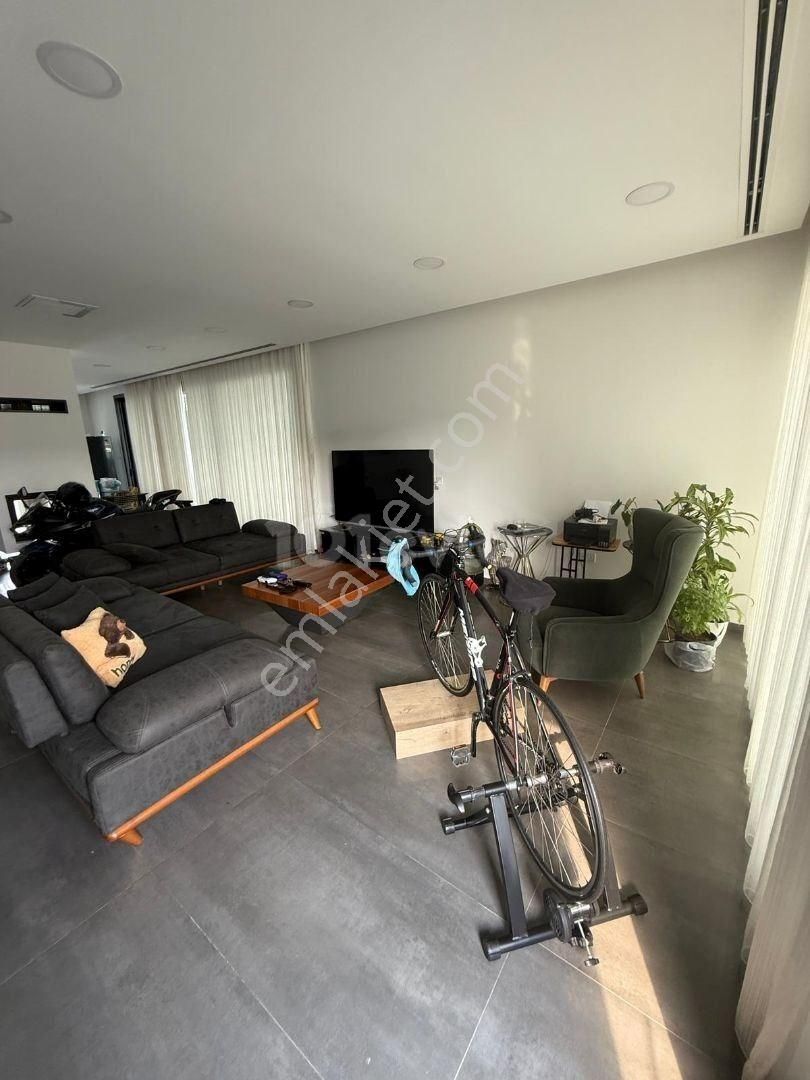 Lefkoşa Yenikent Bölgesinde Kiralık 3+1 Full Eşyalı Duplex Havuzlu Villa Kirası İse £2.500 Den - Görsel 4