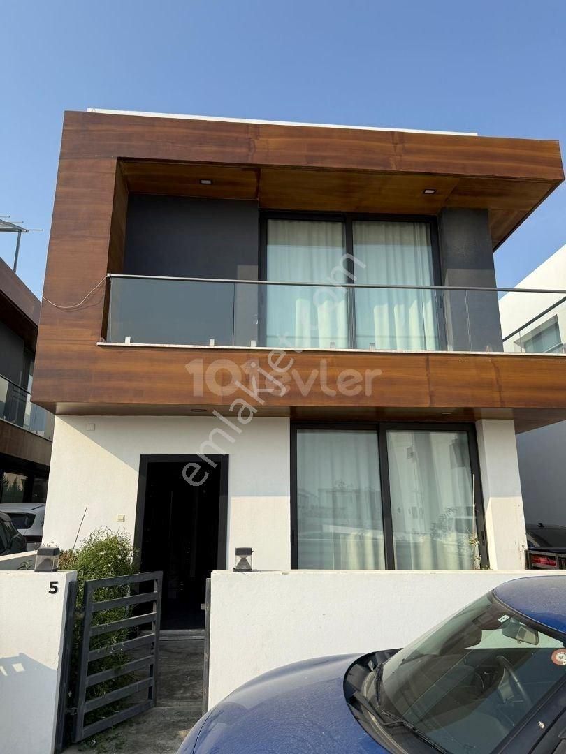 Lefkoşa Yenikent Bölgesinde Kiralık 3+1 Full Eşyalı Duplex Havuzlu Villa Kirası İse £2.500 Den