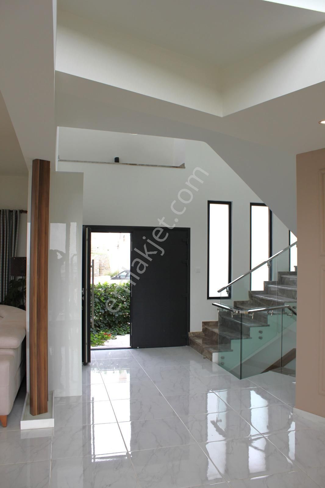 Lefkoşa Gönyeli Baraj Bölgesi Satılık Büyük Geniş Bahçeli Türk Koçanlı 5+1 Triplex Villa £480.000 - Görsel 25