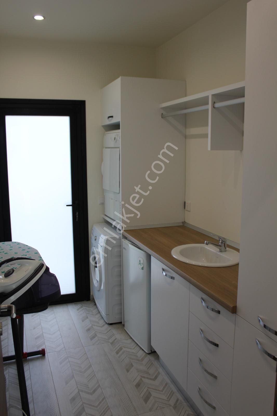 Lefkoşa Gönyeli Baraj Bölgesi Satılık Büyük Geniş Bahçeli Türk Koçanlı 5+1 Triplex Villa £480.000 - Görsel 22