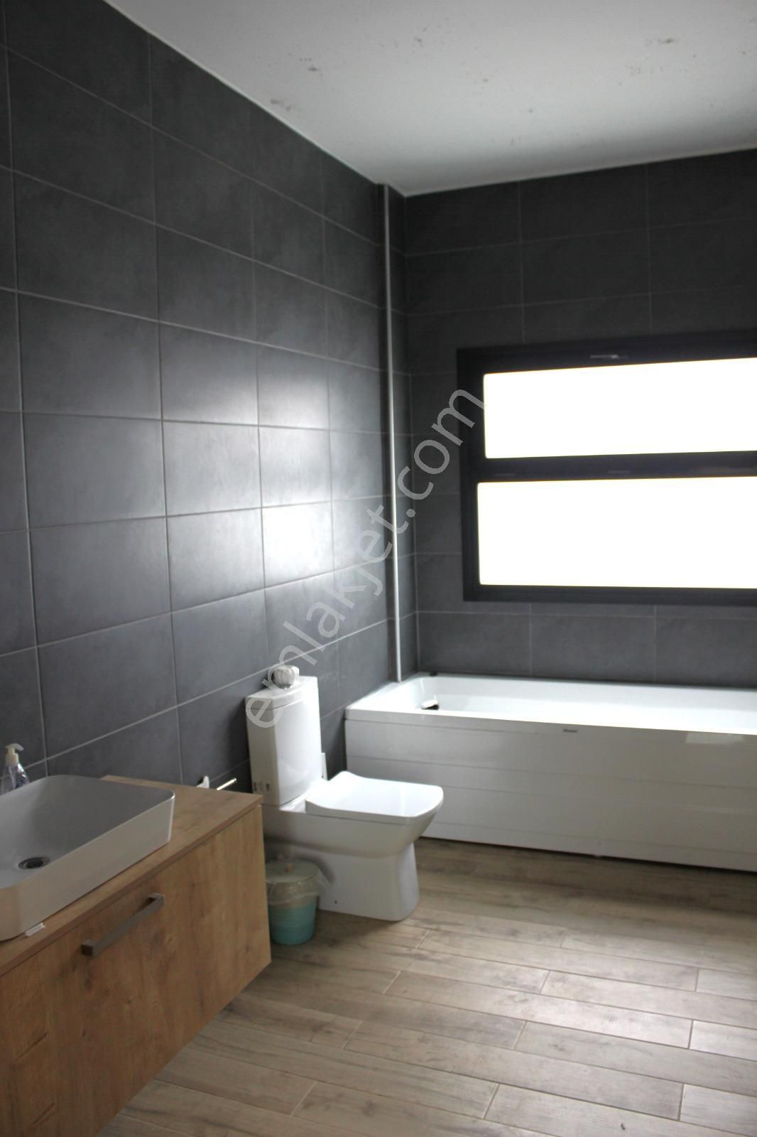 Lefkoşa Gönyeli Baraj Bölgesi Satılık Büyük Geniş Bahçeli Türk Koçanlı 5+1 Triplex Villa £480.000 - Görsel 21