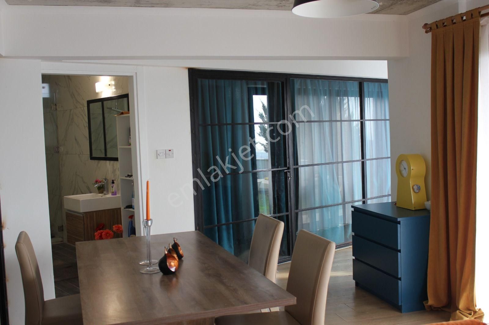 Lefkoşa Gönyeli Baraj Bölgesi Satılık Büyük Geniş Bahçeli Türk Koçanlı 5+1 Triplex Villa £480.000 - Görsel 10
