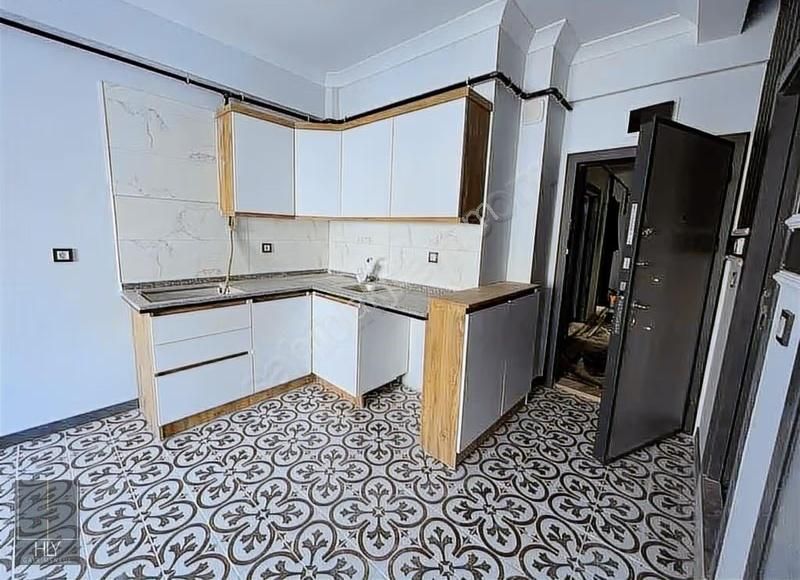 Hly'den Bahçelievler Mah.de Satılık Ön Cephe 1+1 Daire - Görsel 4