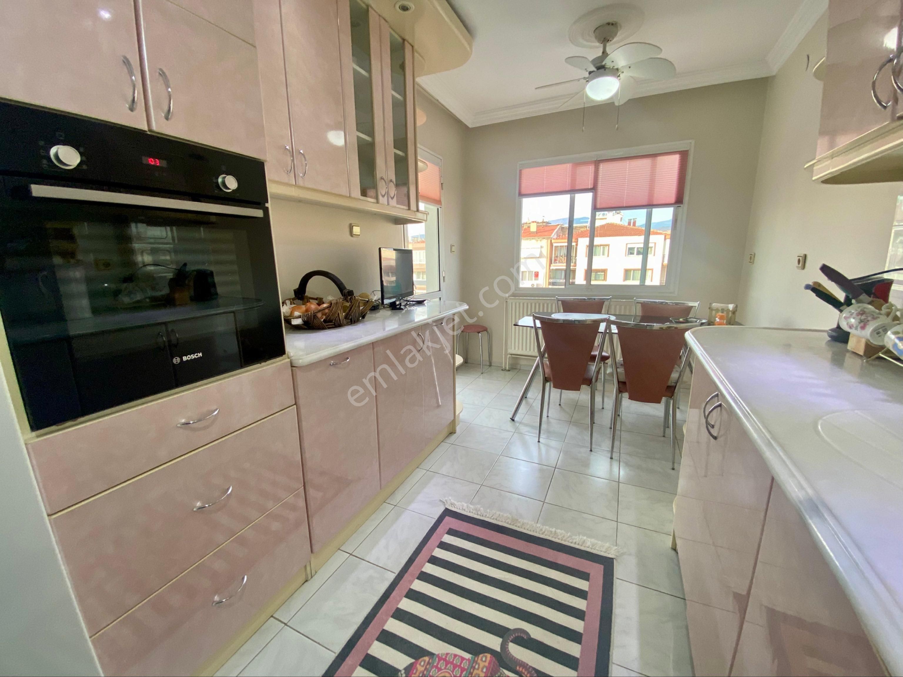 Zübeyde Hanım Park Yanı, Bulvar Üzeri, Geniş Ve Ferah 3+1 Daire - Görsel 10