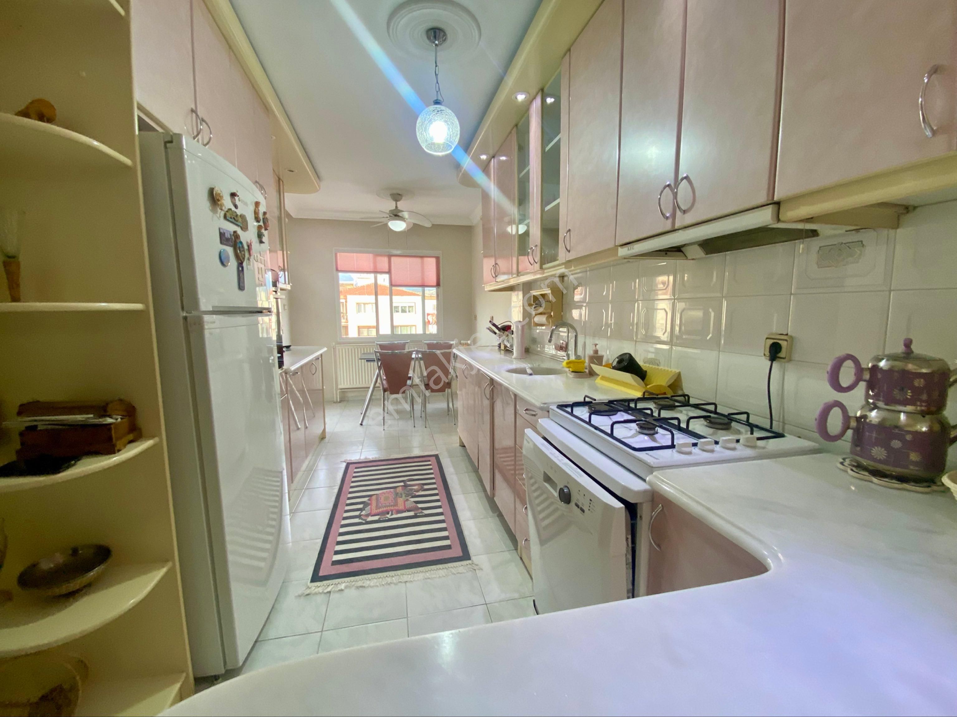 Zübeyde Hanım Park Yanı, Bulvar Üzeri, Geniş Ve Ferah 3+1 Daire - Görsel 9