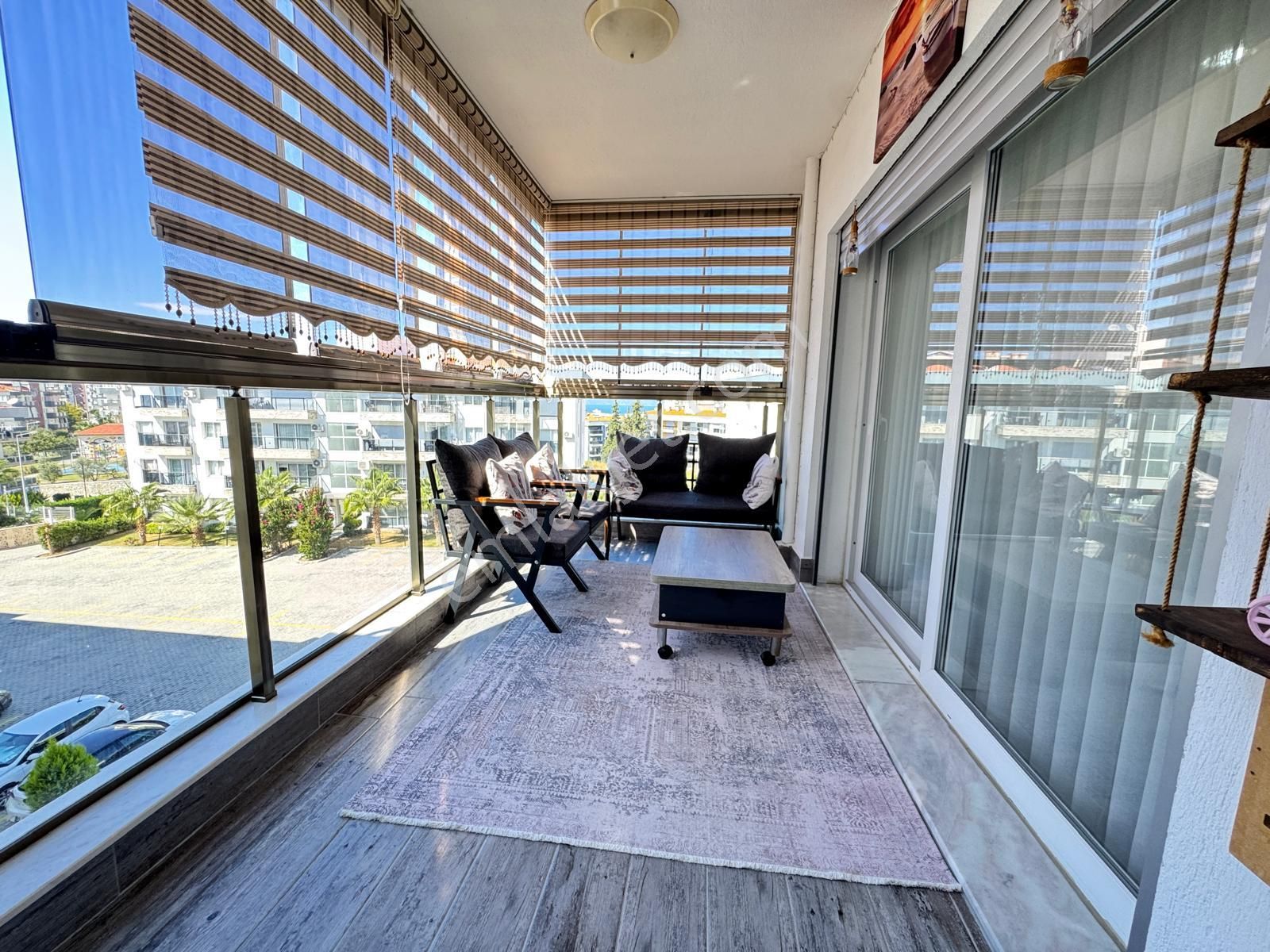 Kuşadası'nda 160m2 Çok Geniş Kapalı Mutfaklı Özel Satılık Daire - Görsel 28