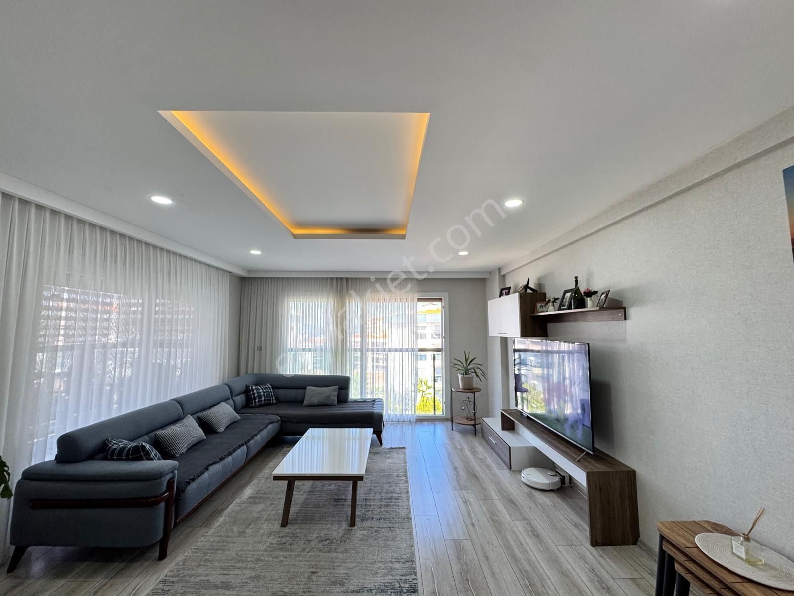 Kuşadası'nda 160m2 Çok Geniş Kapalı Mutfaklı Özel Satılık Daire - Görsel 10