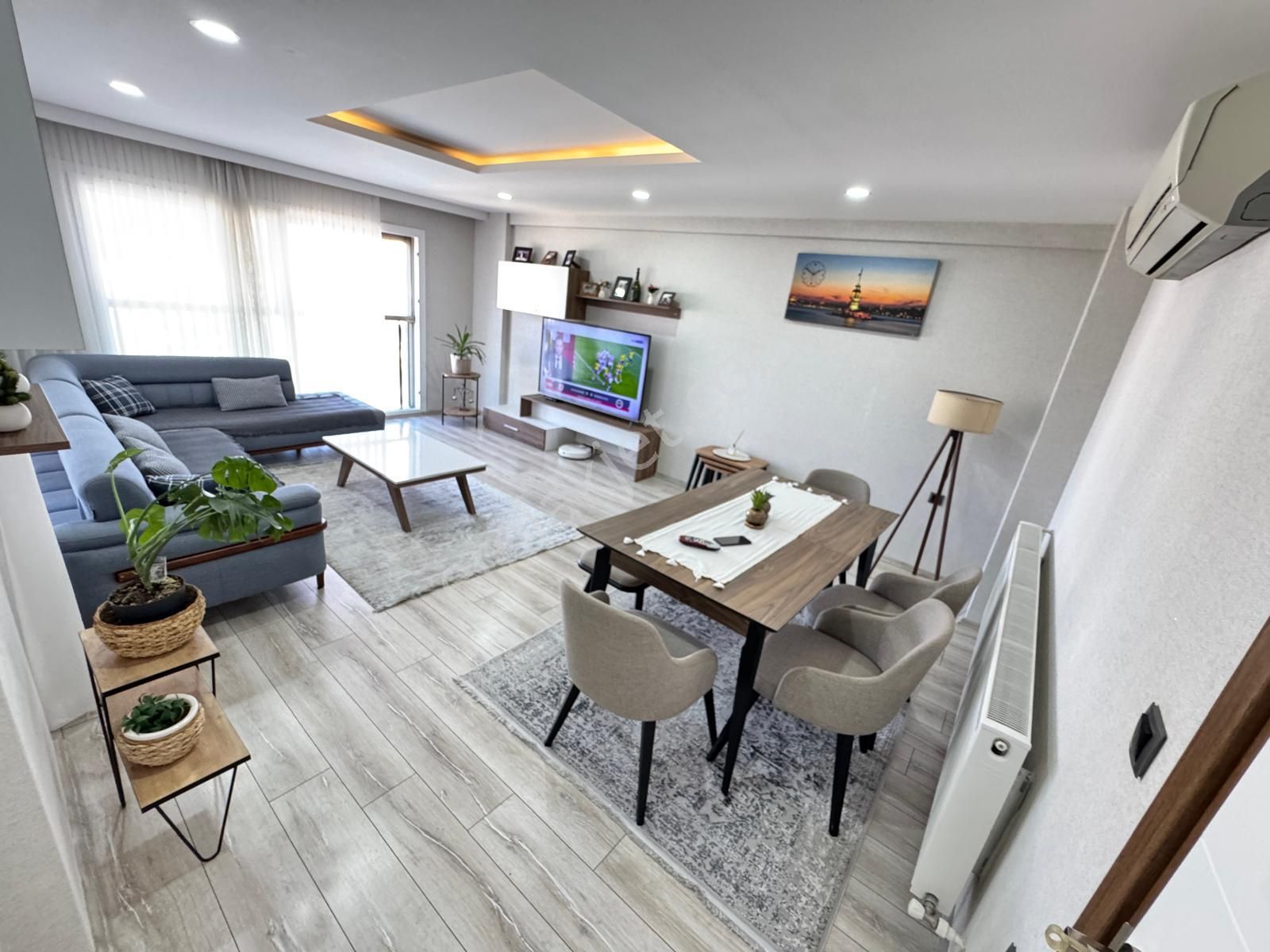 Kuşadası'nda 160m2 Çok Geniş Kapalı Mutfaklı Özel Satılık Daire - Görsel 11