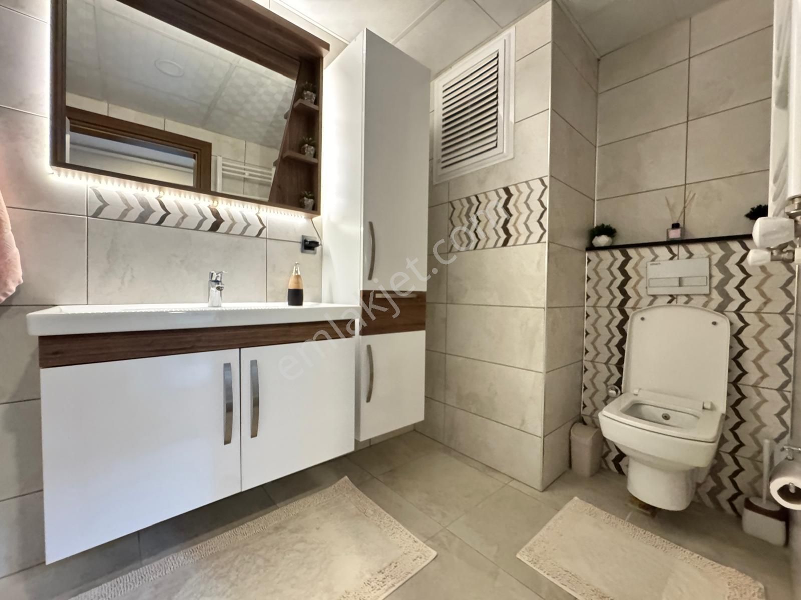 Kuşadası'nda 160m2 Çok Geniş Kapalı Mutfaklı Özel Satılık Daire - Görsel 19