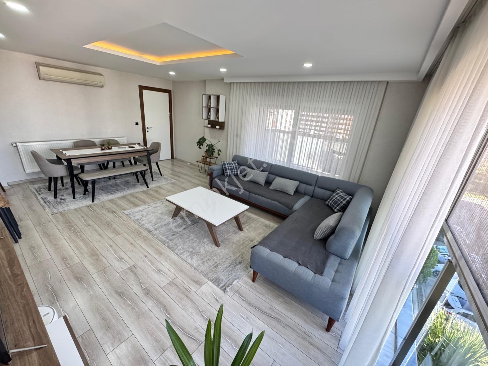 Kuşadası'nda 160m2 Çok Geniş Kapalı Mutfaklı Özel Satılık Daire - Görsel 9