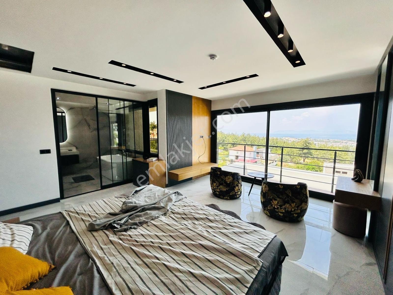 Kuşadası Soğucakta Tam Müstakil 4+2 Lüks Villa - Görsel 15