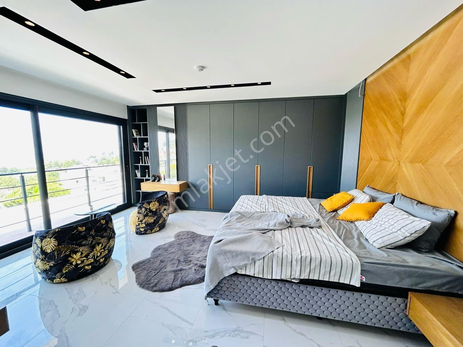 Kuşadası Soğucakta Tam Müstakil 4+2 Lüks Villa - Görsel 13