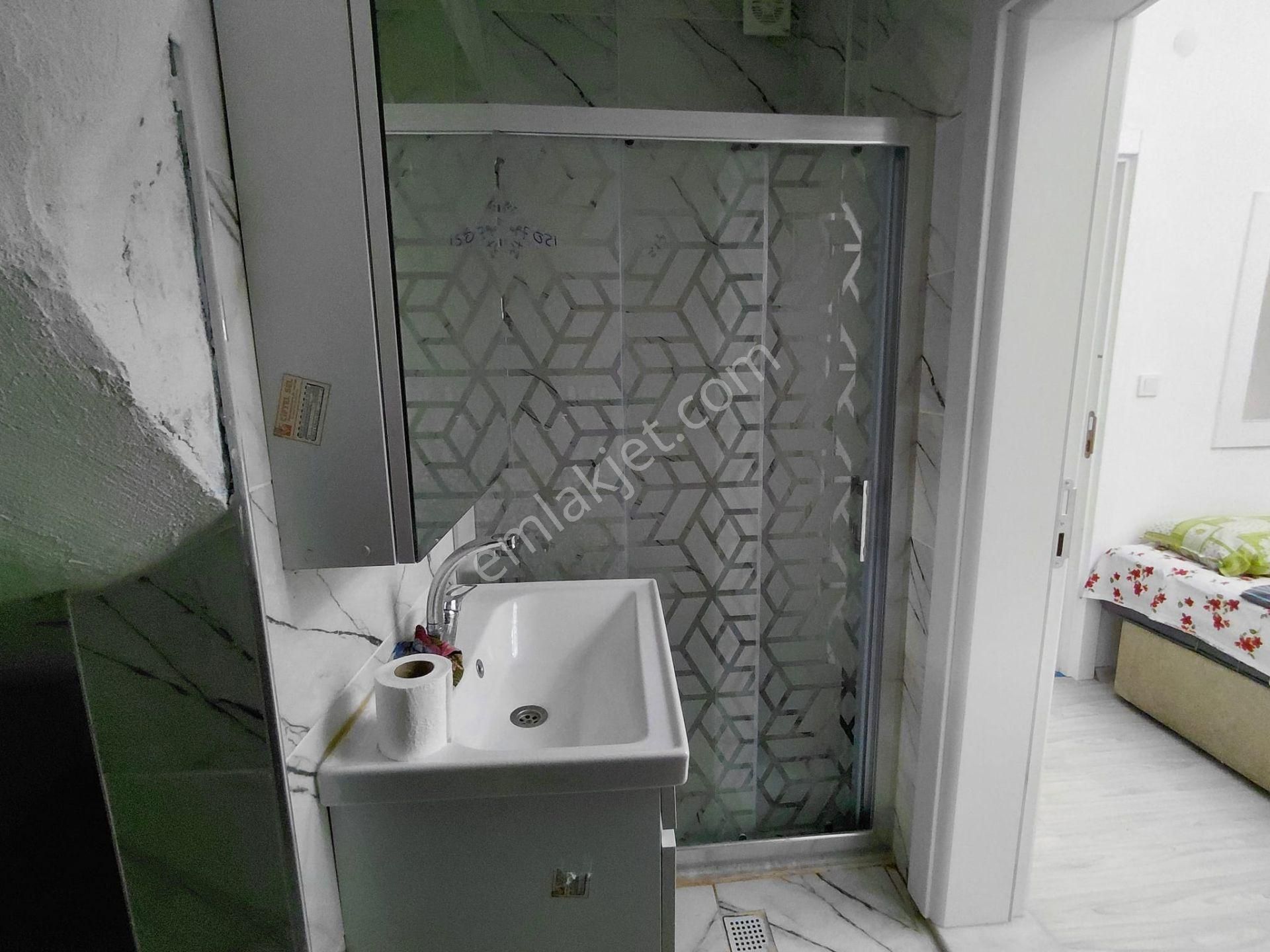 Bornova Atatürk Mahallesinde 1+1 İkiadet Full Eşyalı Klimalı Kiralık Daire Yeni Bina - Görsel 15