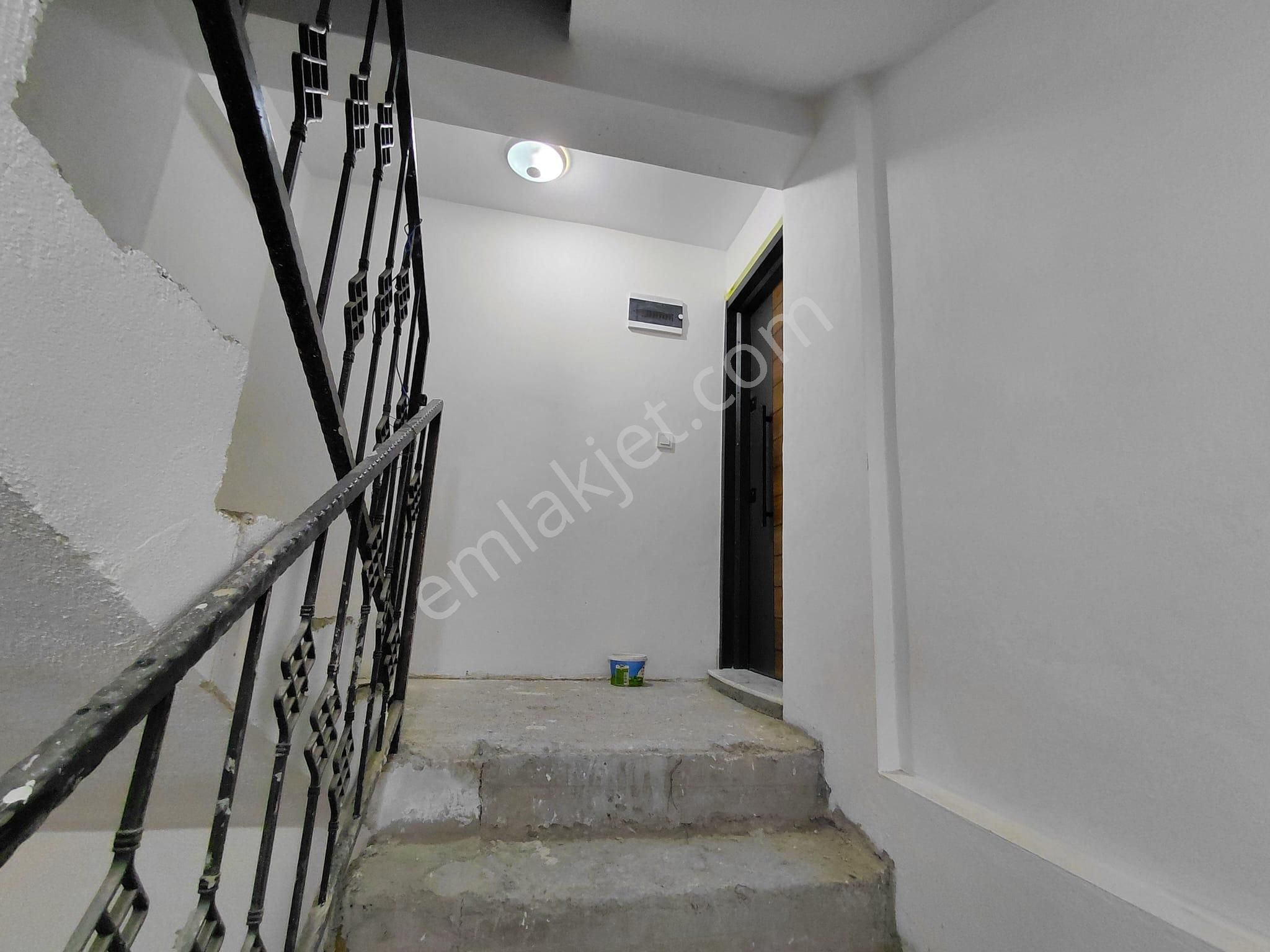 Bornova Atatürk Mahallesinde 1+1 İkiadet Full Eşyalı Klimalı Kiralık Daire Yeni Bina - Görsel 23