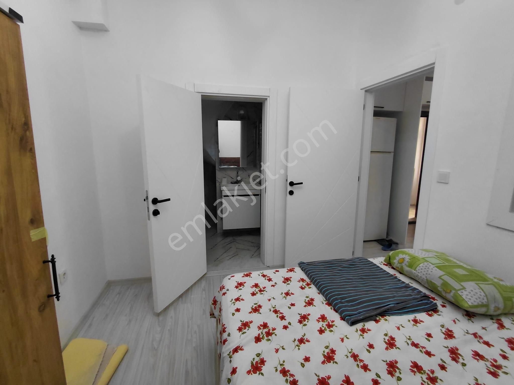 Bornova Atatürk Mahallesinde 1+1 İkiadet Full Eşyalı Klimalı Kiralık Daire Yeni Bina - Görsel 16
