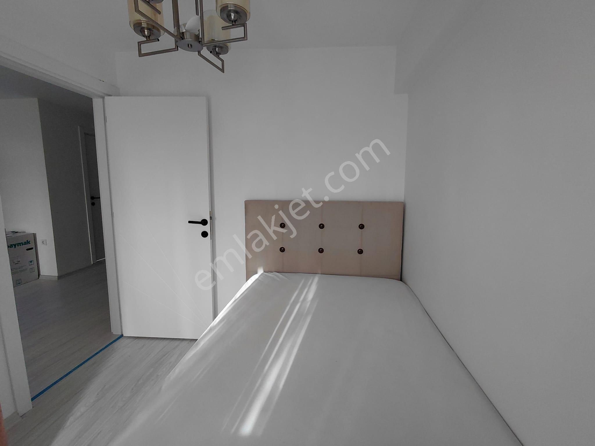 Bornova Atatürk Mahallesinde 1+1 İkiadet Full Eşyalı Klimalı Kiralık Daire Yeni Bina - Görsel 31