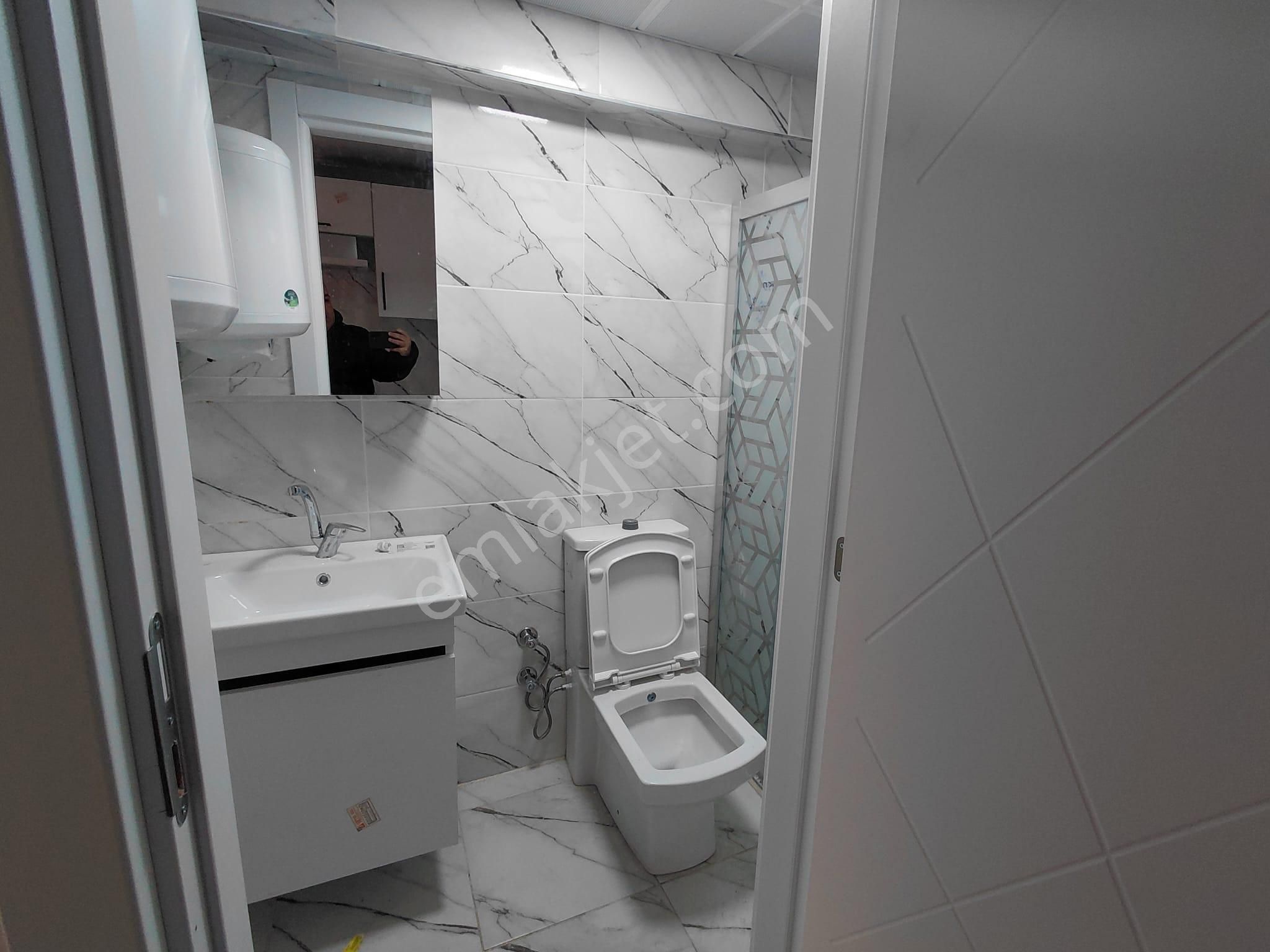 Bornova Atatürk Mahallesinde 1+1 İkiadet Full Eşyalı Klimalı Kiralık Daire Yeni Bina - Görsel 26