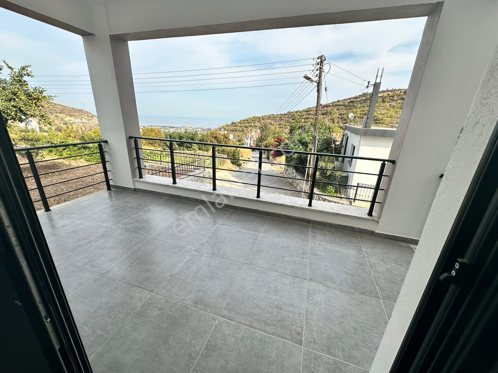 Kibris Girnede Satilik Tam Mustakil Villa Deniz Ve Dag Manzarali Onu Kapanmaz - Görsel 13