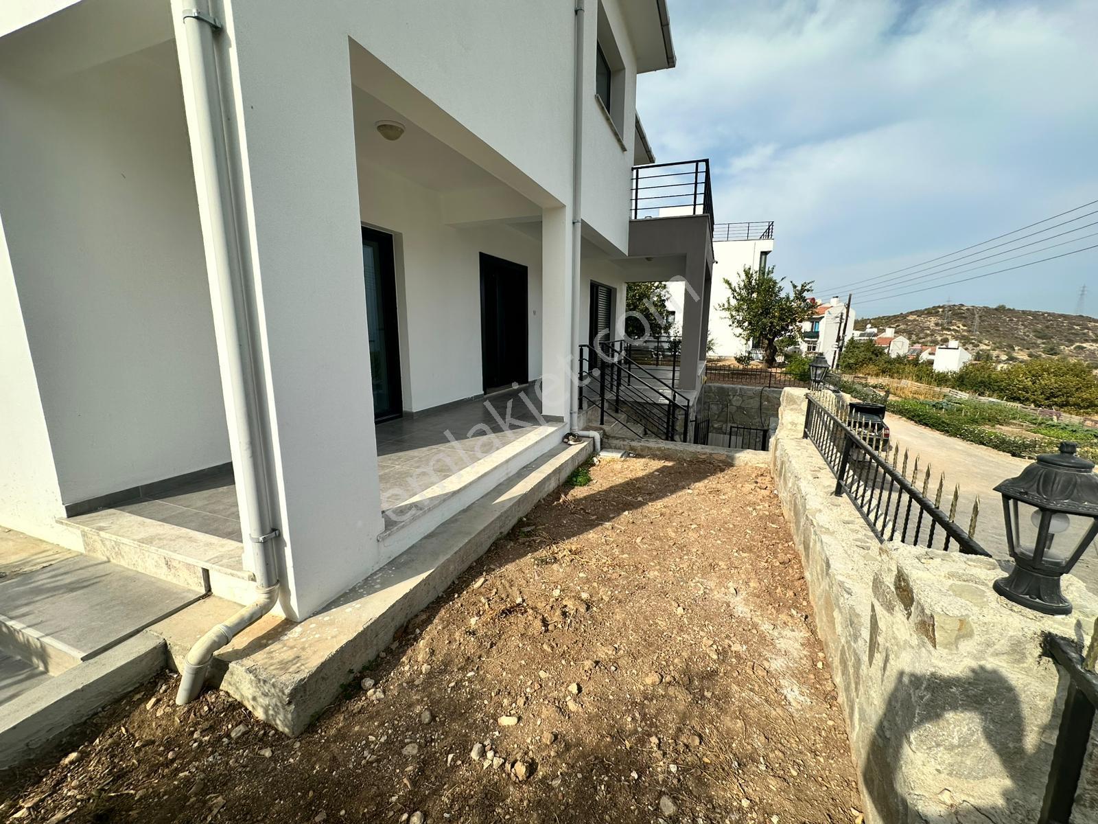 Kibris Girnede Satilik Tam Mustakil Villa Deniz Ve Dag Manzarali Onu Kapanmaz - Görsel 7