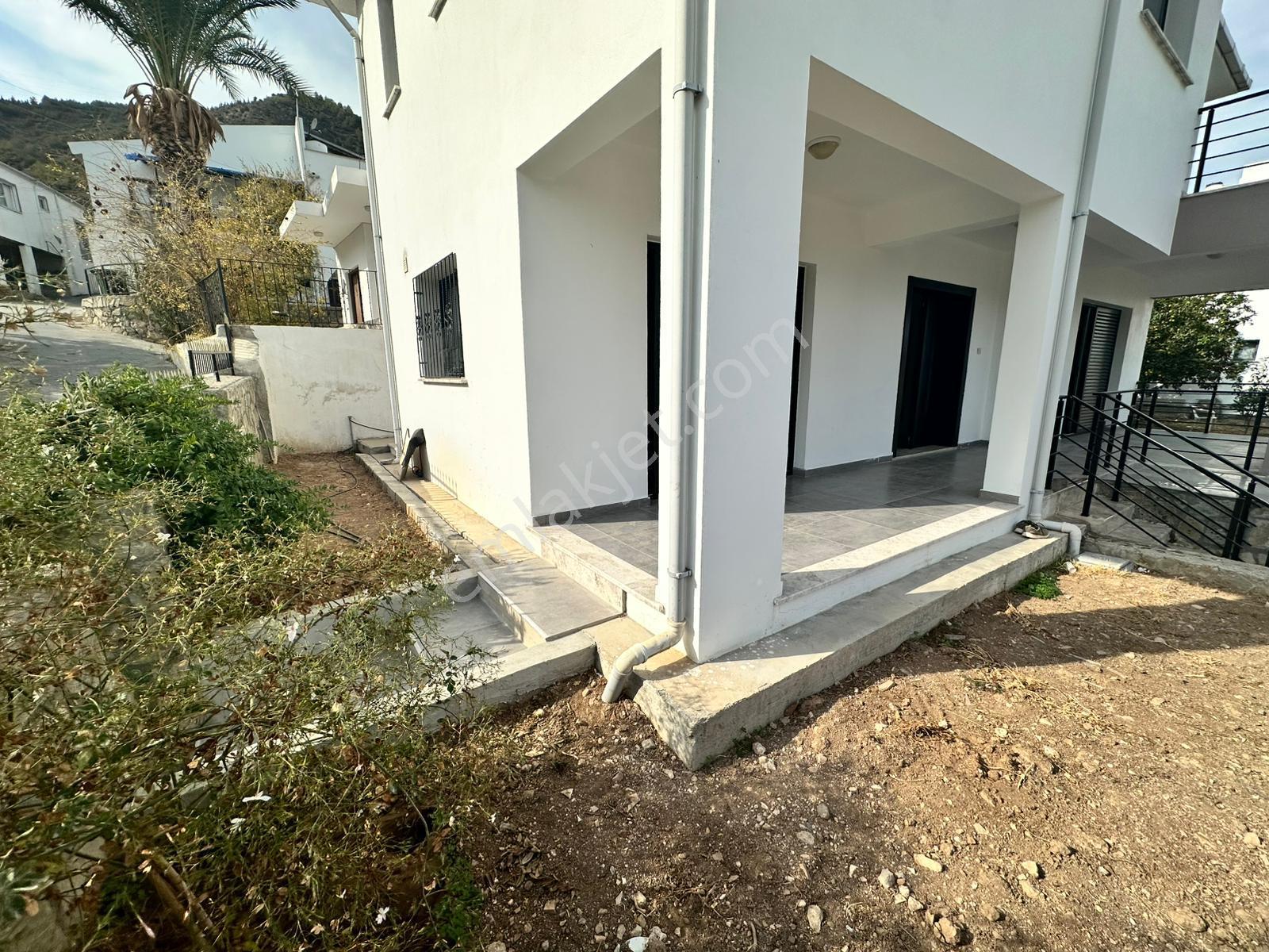 Kibris Girnede Satilik Tam Mustakil Villa Deniz Ve Dag Manzarali Onu Kapanmaz - Görsel 4