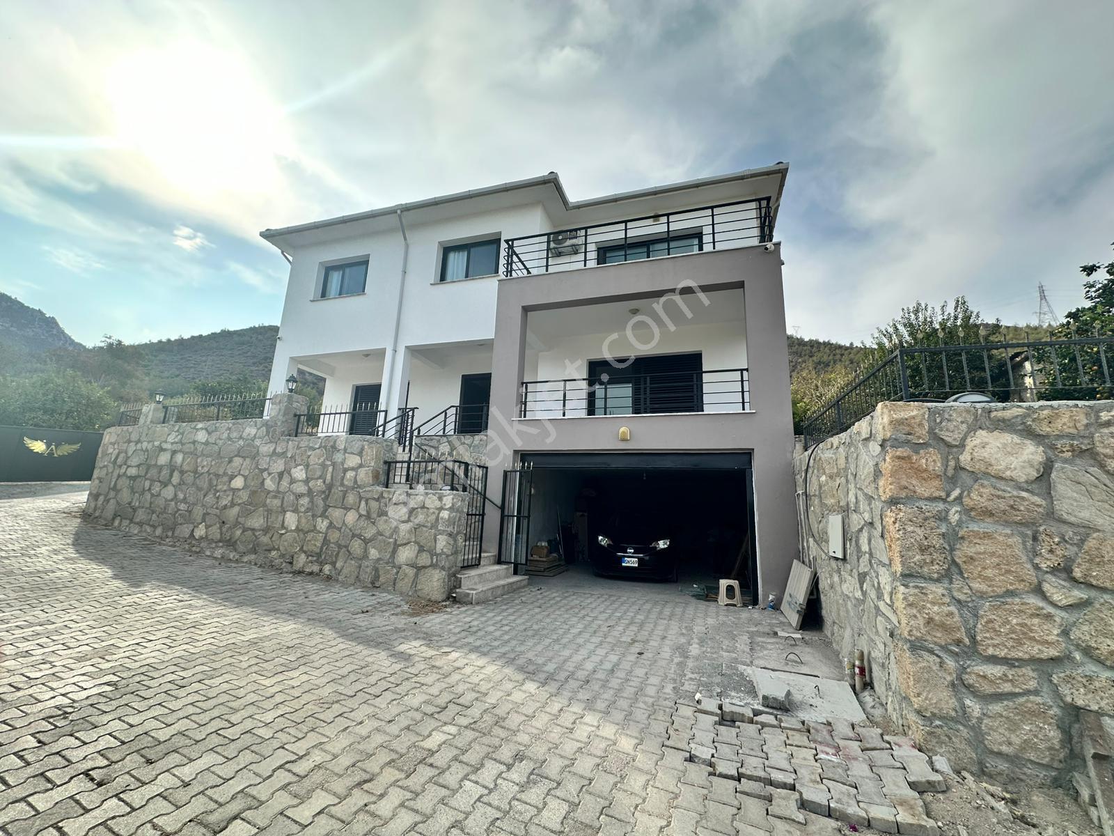 Kibris Girnede Satilik Tam Mustakil Villa Deniz Ve Dag Manzarali Onu Kapanmaz - Görsel 9