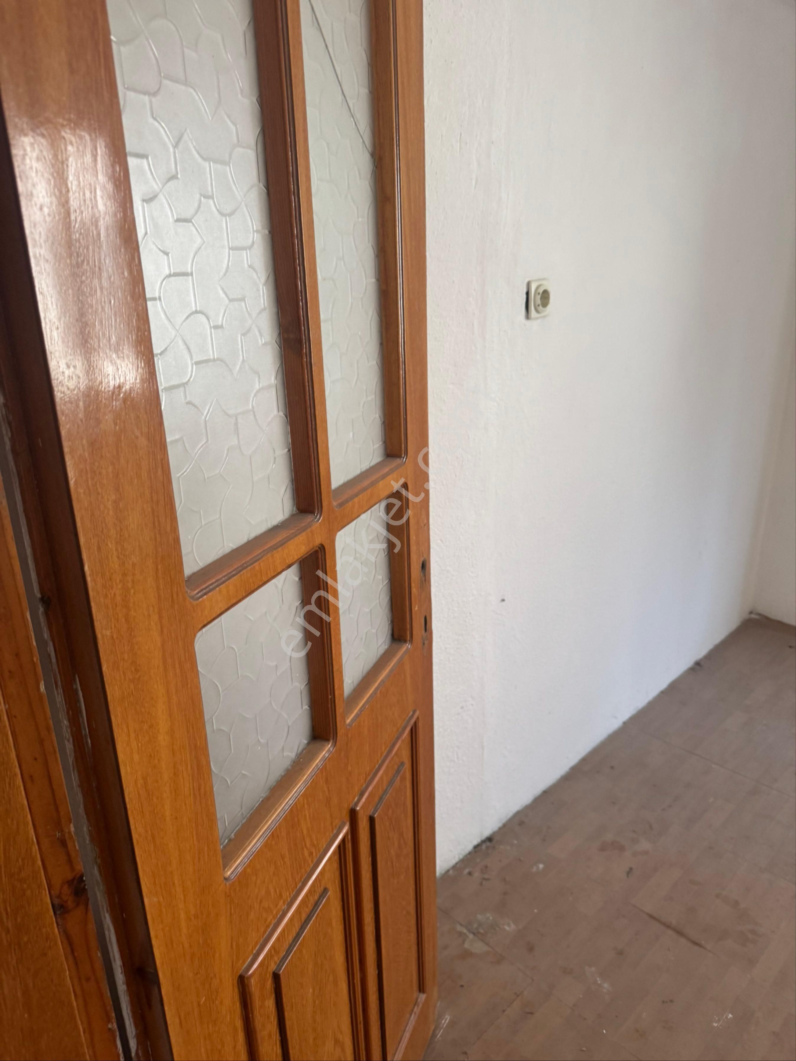 Komple Satılık 3 Katlı 235m2 Arsa İçinde Bina Bursa Nın Mustafakemalpaşa İlçesinde - Görsel 7