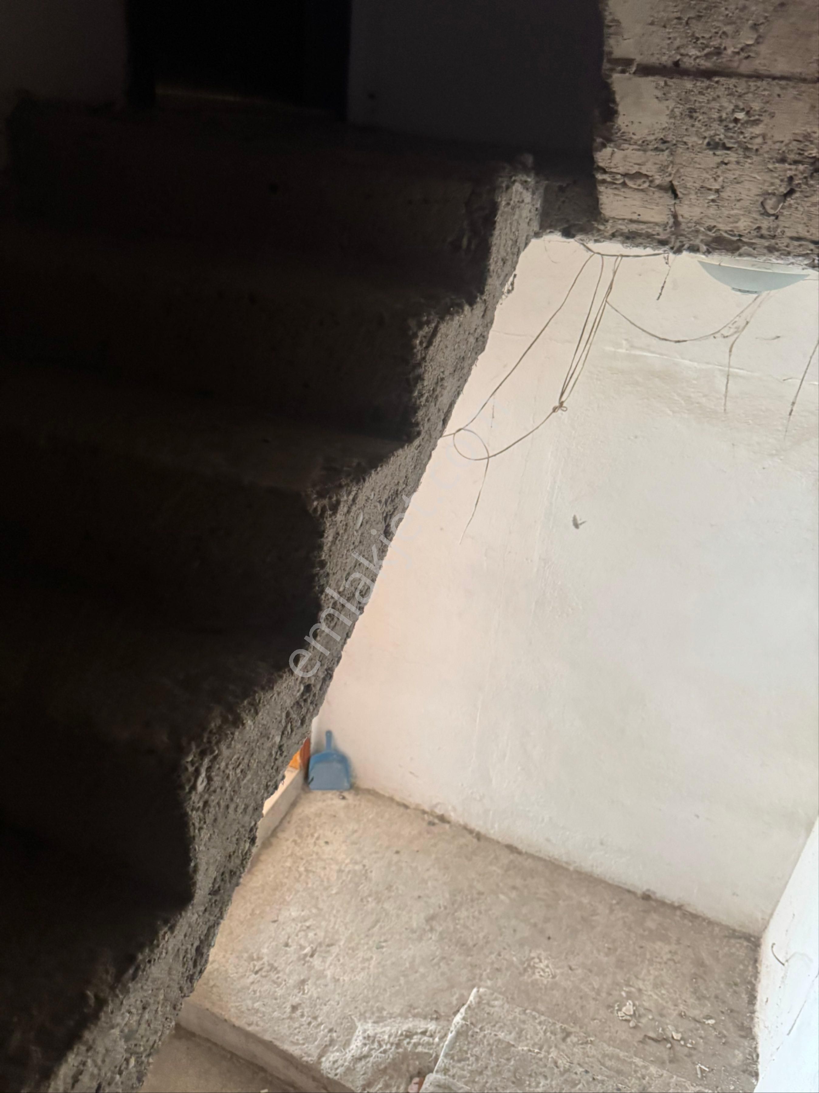 Komple Satılık 3 Katlı 235m2 Arsa İçinde Bina Bursa Nın Mustafakemalpaşa İlçesinde - Görsel 4