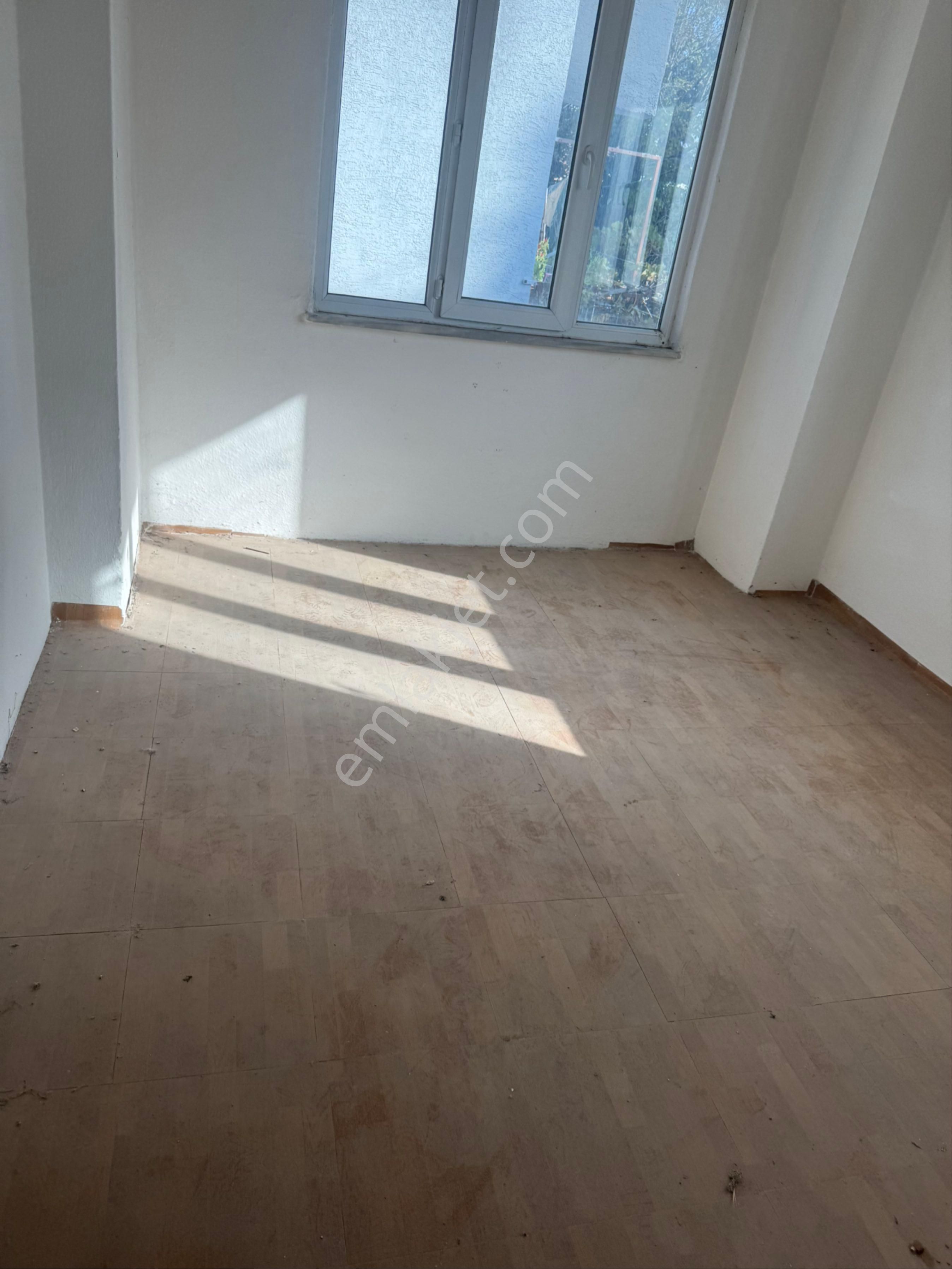 Komple Satılık 3 Katlı 235m2 Arsa İçinde Bina Bursa Nın Mustafakemalpaşa İlçesinde - Görsel 5