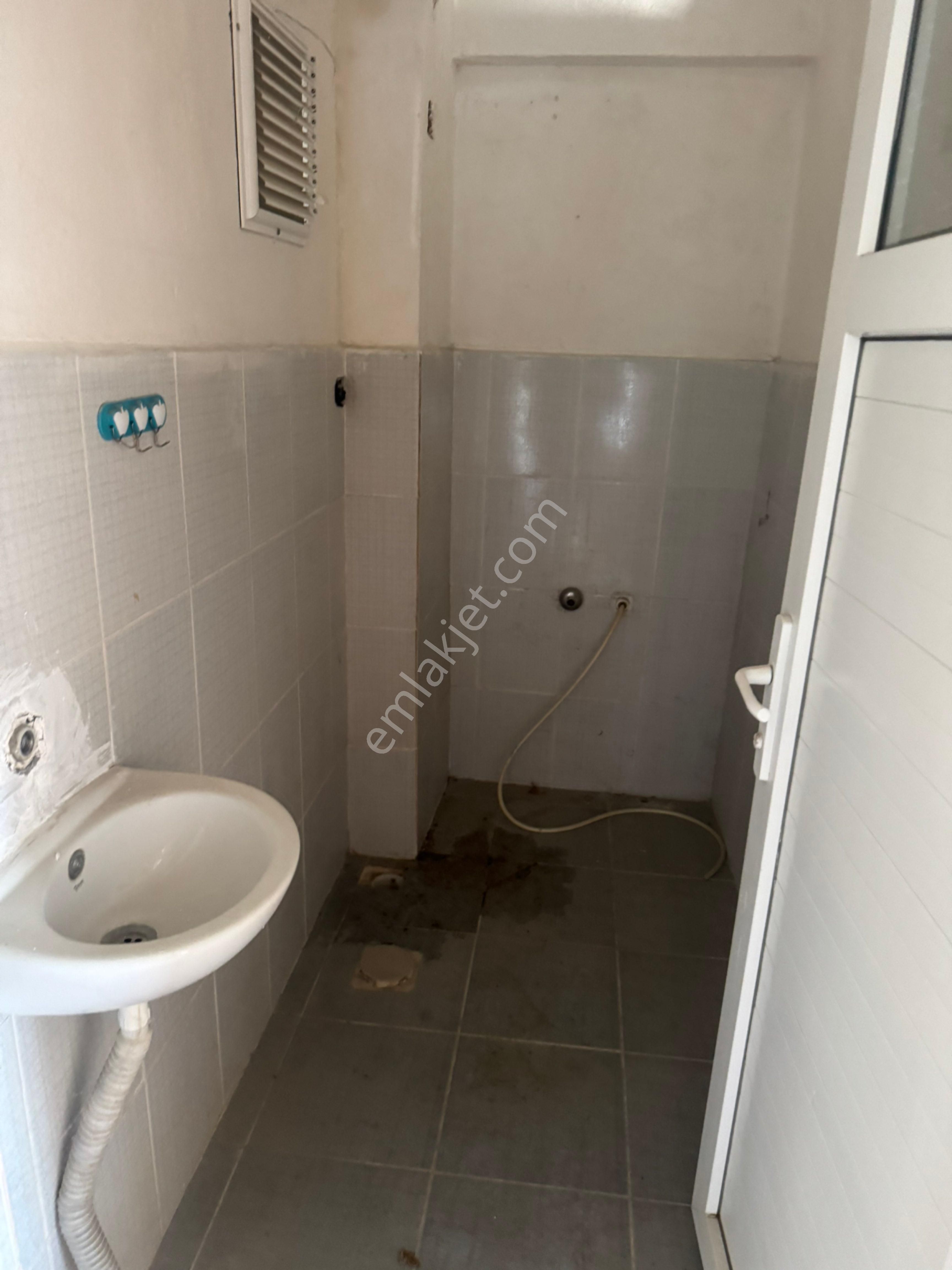 Komple Satılık 3 Katlı 235m2 Arsa İçinde Bina Bursa Nın Mustafakemalpaşa İlçesinde - Görsel 11